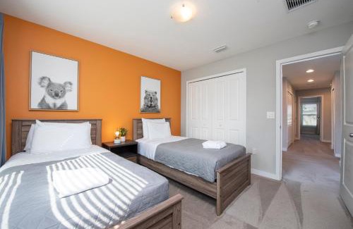 Kissimmee House | Amazing 4BD home with Pool and BBQ near Disney