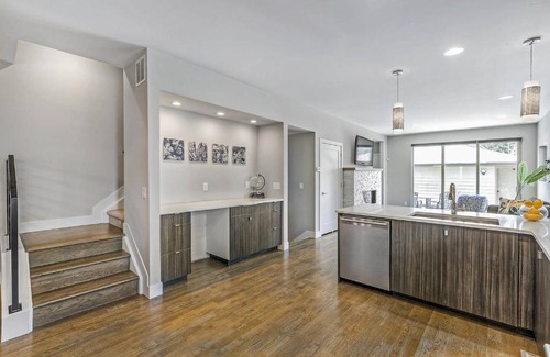 University Bed & Breakfast | Amazing 5BR Home! DU - Walk Everywhere! Sleeps 15!