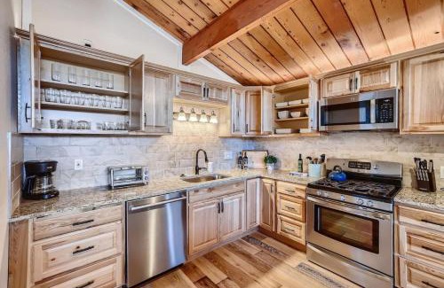 Alma House | Amazing 5BR Hot Tub Game Room Mountain Views