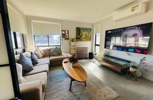 Austral House | Amazing Air Austral with AC and built-in wardrobe