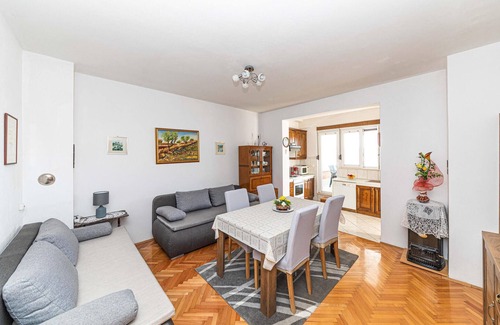 Kastel Kambelovac Apartment | Amazing apartment in Kastel Kambelovac