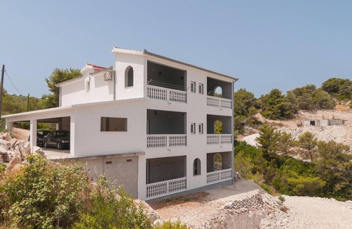 Splitska Apartment | Amazing apartment in Supetar-Splitska