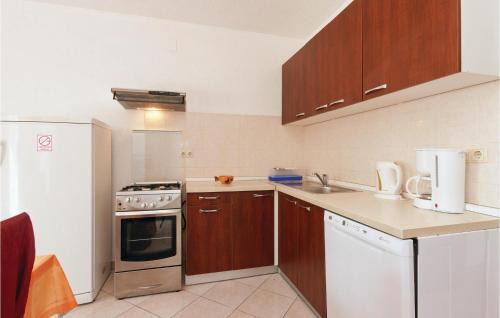 Cesarica Apartment | Amazing Apartment In Cesarica