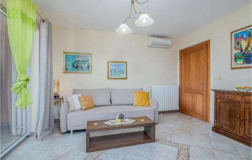 Cizici Apartment | Amazing Apartment In Cizici