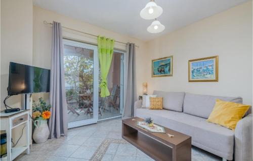 Cizici Apartment | Amazing Apartment In Cizici