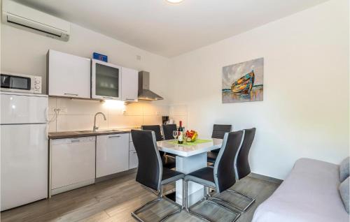 Rovanjska Apartment | Amazing Apartment In Jasenice With Wifi