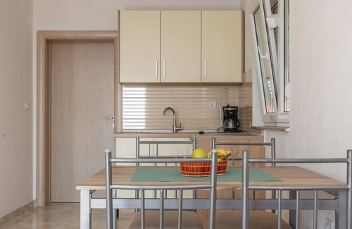 Bratus Apartment | Amazing apartment in Krvavica with WiFi