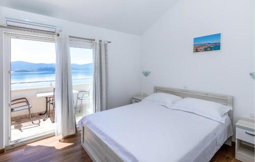 Komarna Apartment | Amazing Apartment In Komarna With Wifi