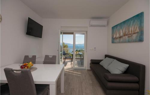 Podaca Apartment | Amazing Apartment In Podaca With Wifi