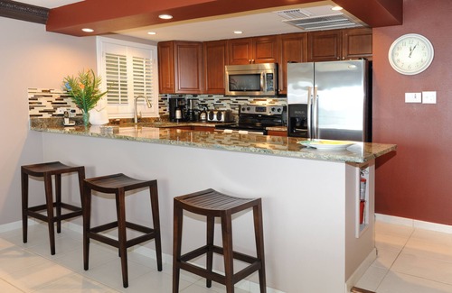 Seven Mile Beach Condo | AMAZING Beach…Comfortably Sleeps 7.Message for SPECIALS from 4/16 -12/18/25