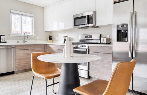 Campbell Apartment | Amazing Campbell 1BR w/ Gym, Spa & W/D, walk to WF & TJ, by Blueground