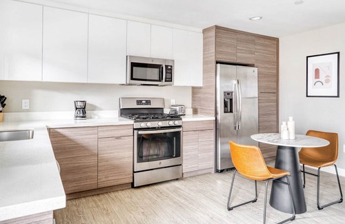 Campbell Apartment | Amazing Campbell 1BR w/ Gym, Spa & W/D, walk to WF & TJ, by Blueground