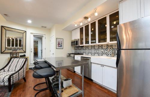 West Bucktown House | Amazing City Getaway. Perfect for Entertaining!