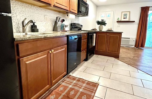 Clifton Heights Condo | Amazing Clifton Condo- Spacious 1BD/1BA- Minutes to everything!