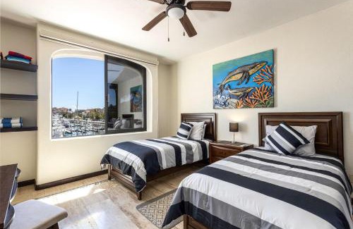 Centro House | Amazing Condo Overlooking Cabo Marina Pool Access