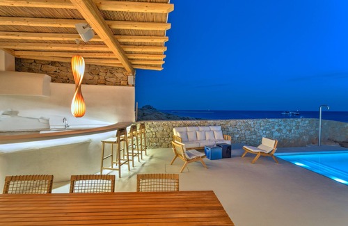 Platis Gialos Villa | Amazing Contemporary villa located on the beach & Walking distance to Scorpios