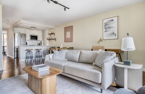 Edgewater Beach Apartment | Amazing Edgewater 2BR, nr Lake Michigan, by Blueground