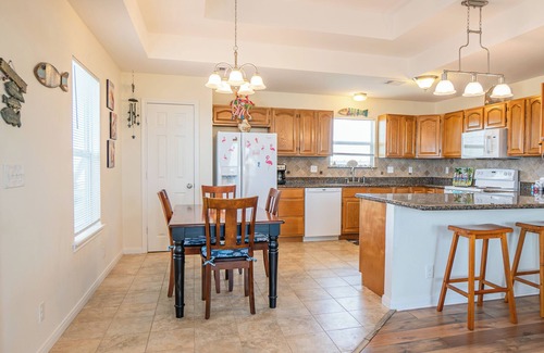Cedar Lane House | Amazing Fishing on Caney Creek w/Pool!