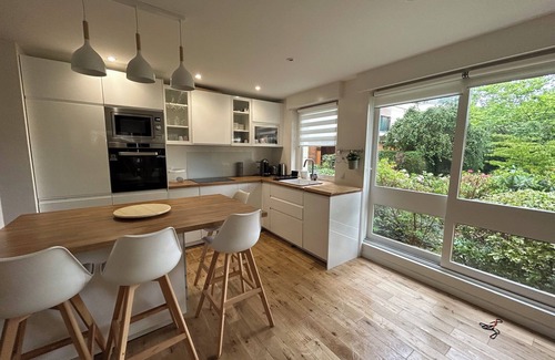 Le Chesnay Apartment | Amazing 2-bedroom apartment with WiFi close to Versailles castle, parly 2 mall