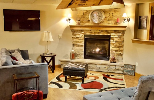 Francis Creek House | Amazing home for 10 with rec room: movie theatre, craps table, pool table & bar!