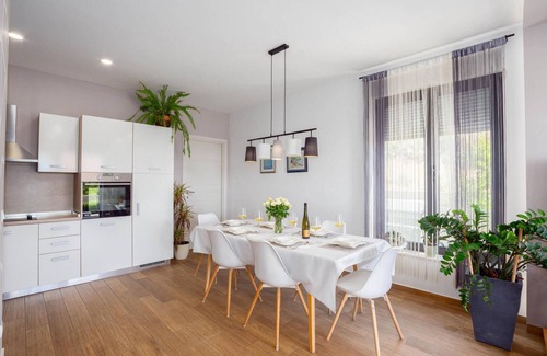 Kastel Kambelovac House | Amazing home in Kastel Kambelovac