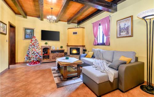 Sveti Ivan Zelina House | Amazing Home In Adamovec With Sauna