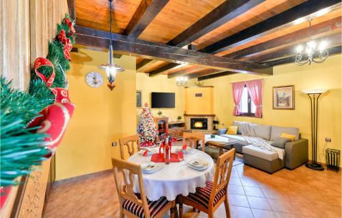 Sveti Ivan Zelina House | Amazing Home In Adamovec With Sauna