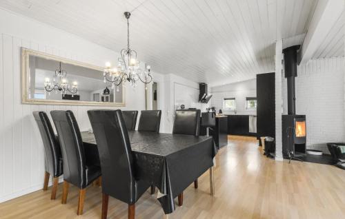 Fuglslev House | Amazing Home In Ebeltoft With Wifi