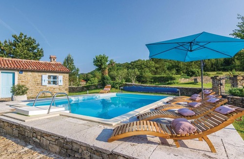 Kostanjica House | Amazing home in Groznjan with WiFi