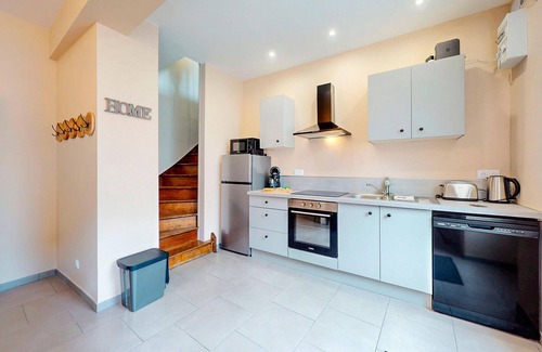 Haybes House | Amazing home in Haybes with WiFi