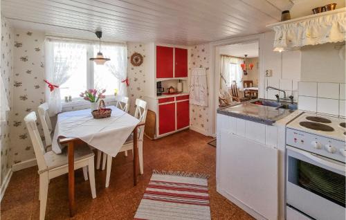 Kungshamn House | Amazing Home In Hovenäset With Kitchen