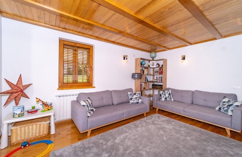 Jasenak House | Amazing home in Jasenak with WiFi