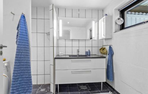 Ronbjerg House | Amazing Home In Roslev With Sauna