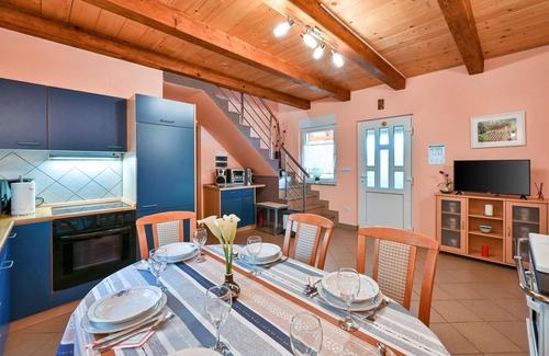 Sveti Ivan Zelina House | Amazing home in Susobreg with WiFi