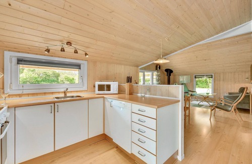 Skaven Strand House | Amazing home in Tarm with WiFi