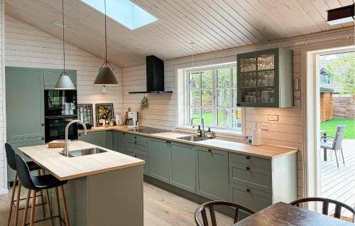 Holloselund House | Amazing Home In Vejby With Wifi