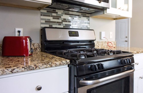 Highland House | ♥ Amazing HOME next to Everything ♥ MOA ★ Airport ★ Parks ★ super CLEAN