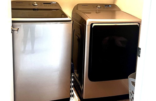 Flowing Well Neighborhood House | Amazing home with community pool. Walking distance to river walk