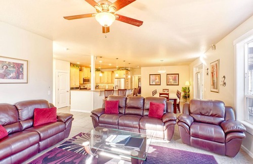 Ocean Park House | Amazing Lake View, Dogs Ok, UNIVERSAL EV CHARGER, Hot Tub, Kayaks (Lake)