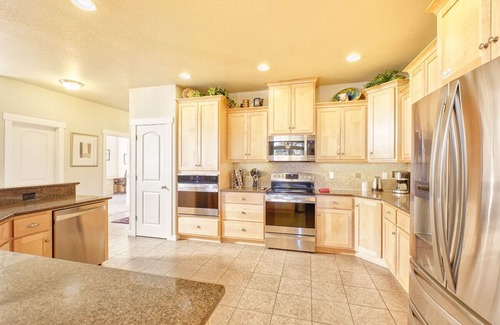 Ocean Park House | Amazing Lake View, Dogs Ok, UNIVERSAL EV CHARGER, Hot Tub, Kayaks (Lake)