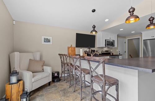 Ashwaubenon House | AMAZING LAMBEAU FIELD IN YOUR BACKYARD-RESERVE THE BEAUTIFUL STADIUM HOUSE NOW!