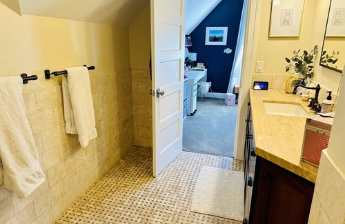 Cedar Hills House | Amazing large home close in Portland with pool and sauna!