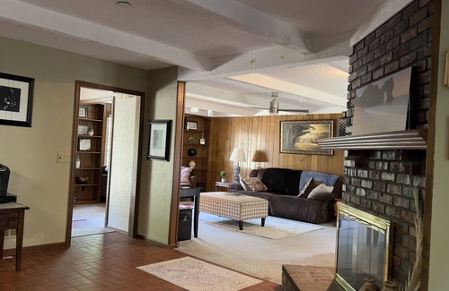 Overland Park House | Amazing large New Private House - 1G goog Wifi