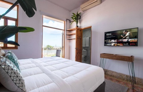Casco Viejo Bed & Breakfast | AMAZING Location with Pool and Rooftop A13