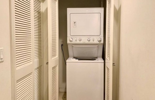 Downtown Apartment | Amazing location Walk to the Promenade and the Beach