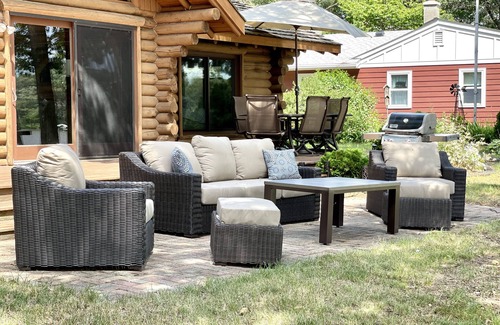 Stacy Cabin | Amazing Log Cabin less than 40 Miles from Twin Cities with large Hot Tub!