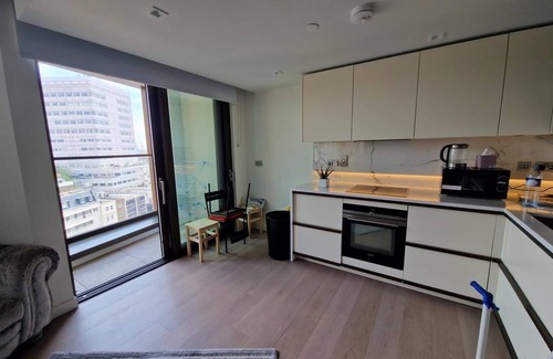 Paddington Apartment | Amazing Luxury one bedroom apartment with a swimming pool private cinema,gym