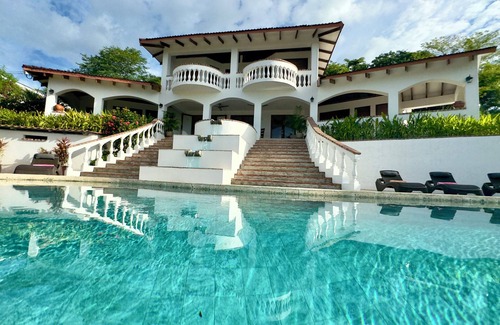 El Ocotal Villa | Amazing Ocean-View 4-BR Villa/Casa Linda/5 minutes walk to the beach!