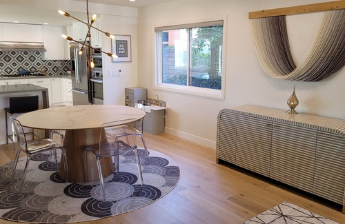 Burbank House | AMAZING PANORAMIC VIEWS and INFINITY HOT TUB at a modern, smart home