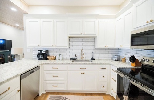 Laurel Ski Chalet | Amazing Property, Brand New, Coffee Bar, Walkable